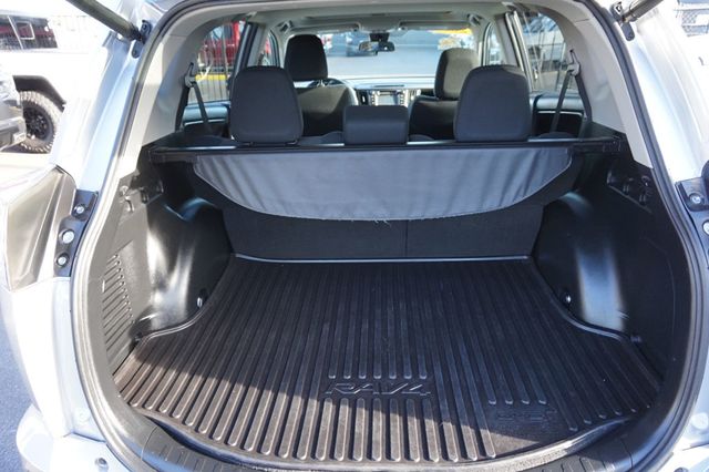 2017 Toyota RAV4 XLE, PREMIUM WHEELS, CLOTH SEATS, MOON ROOF, BACKUP CAMERA - 23032893 - 8