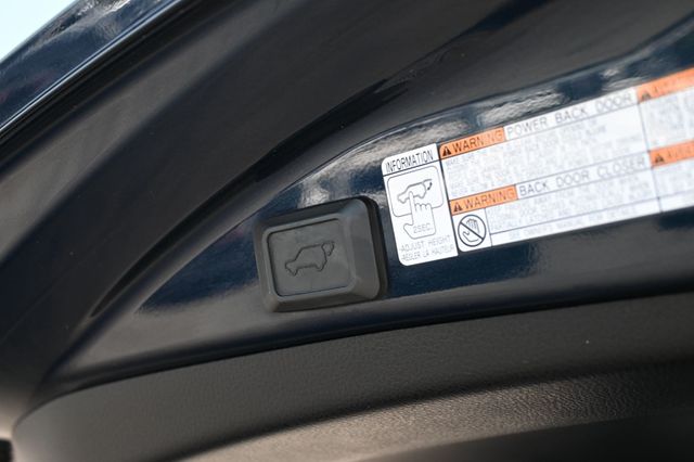 2017 Toyota RAV4 Hybrid Limited AWD - 22881012 - 19