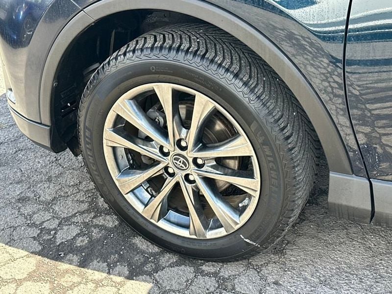 2017 Toyota RAV4 Hybrid Limited photo 10