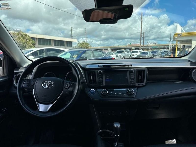 2017 Toyota RAV4 Hybrid Limited photo 12