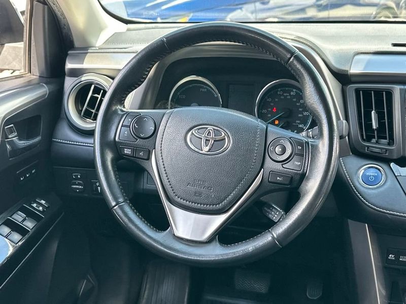 2017 Toyota RAV4 Hybrid Limited photo 16