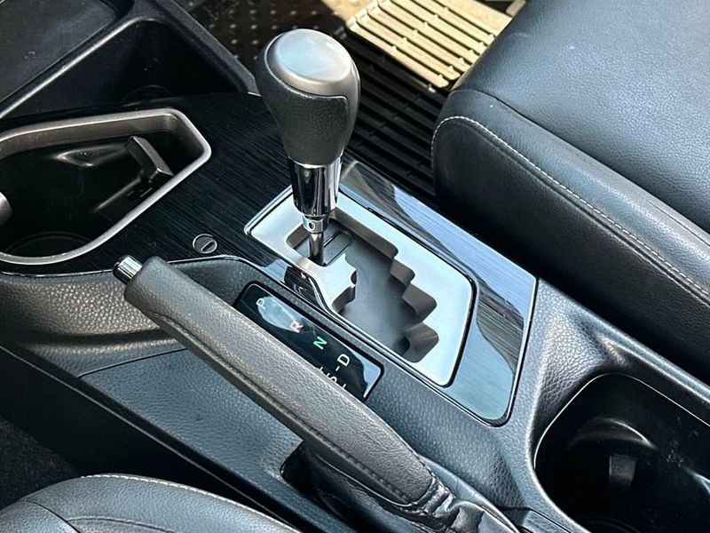 2017 Toyota RAV4 Hybrid Limited photo 17