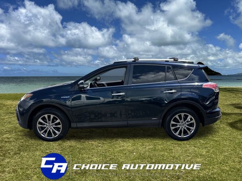 2017 Toyota RAV4 Hybrid Limited photo 3