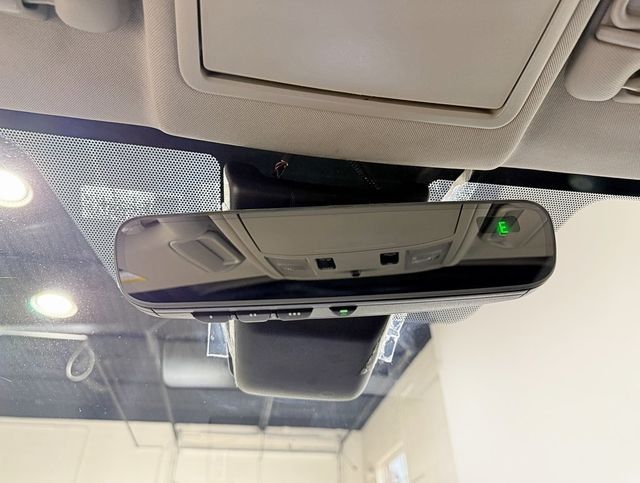 2017 Toyota RAV4 Hybrid Limited AWD - 22957442 - 25