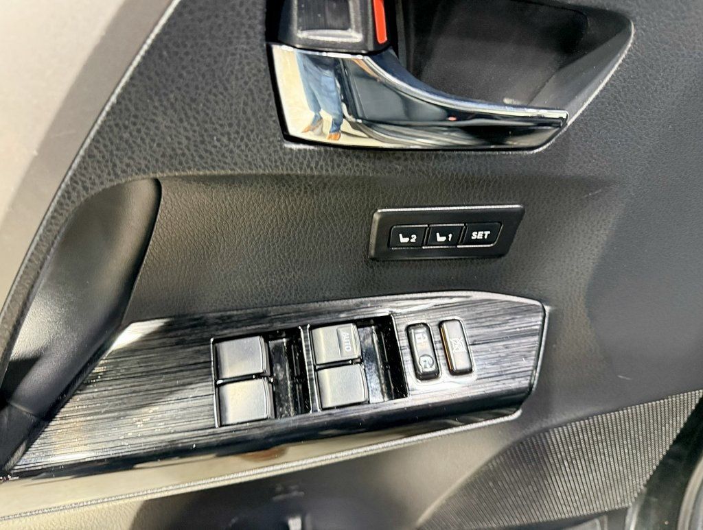 2017 Toyota RAV4 Hybrid Limited AWD - 22957442 - 32