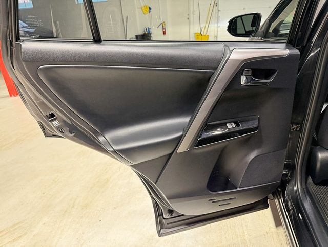 2017 Toyota RAV4 Hybrid Limited AWD - 22957442 - 36