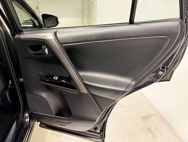 2017 Toyota RAV4 Hybrid Limited AWD - 22957442 - 40