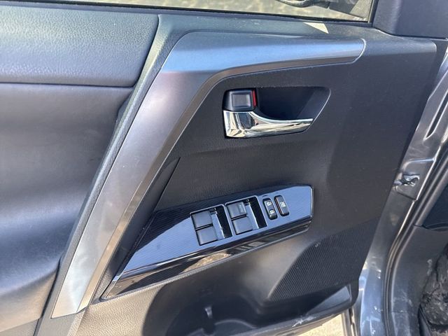 2017 Toyota RAV4 Hybrid SE AWD - 22999751 - 9