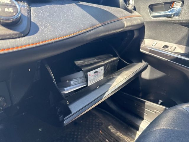 2017 Toyota RAV4 Hybrid SE AWD - 22999751 - 17