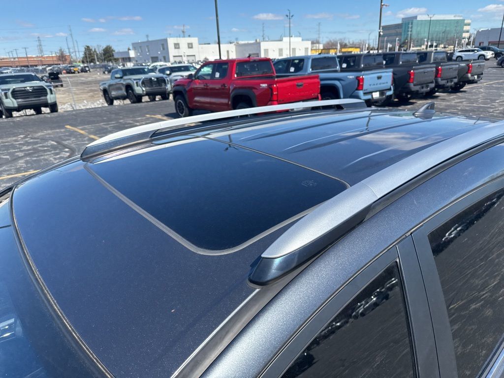 2017 Toyota RAV4 Hybrid SE AWD - 22999751 - 2