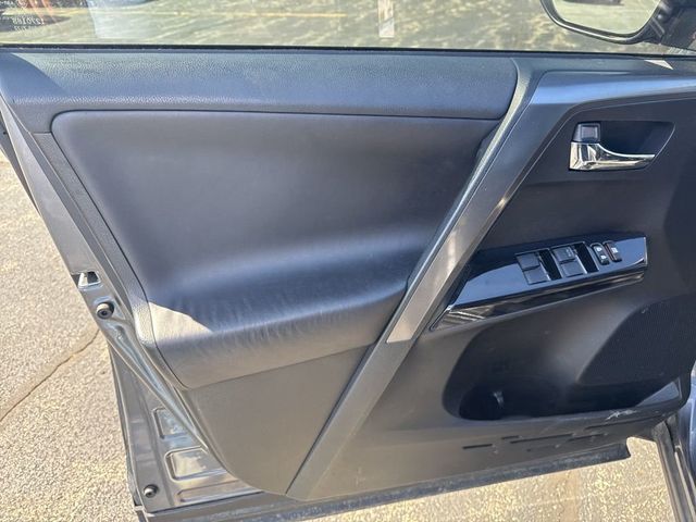 2017 Toyota RAV4 Hybrid SE AWD - 22999751 - 8