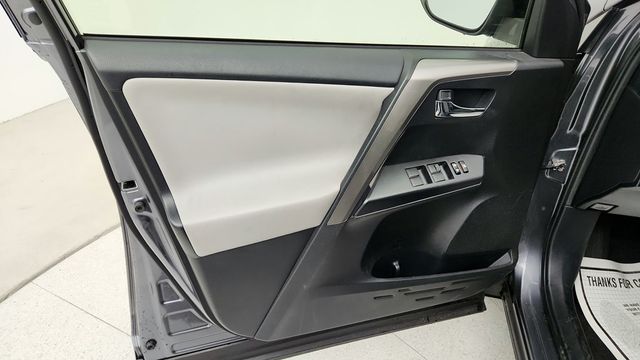 2017 Toyota RAV4 Hybrid XLE AWD with Convenience Package - 22951223 - 10