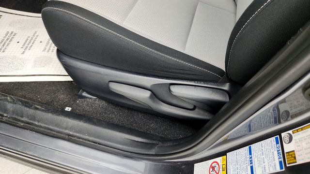 2017 Toyota RAV4 Hybrid XLE AWD with Convenience Package - 22951223 - 11