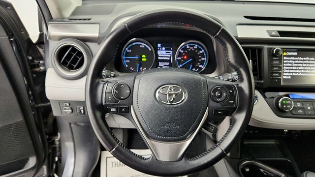 2017 Toyota RAV4 Hybrid XLE AWD with Convenience Package - 22951223 - 13