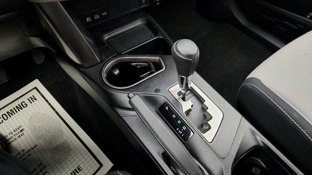 2017 Toyota RAV4 Hybrid XLE AWD with Convenience Package - 22951223 - 16