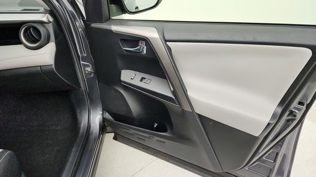 2017 Toyota RAV4 Hybrid XLE AWD with Convenience Package - 22951223 - 26