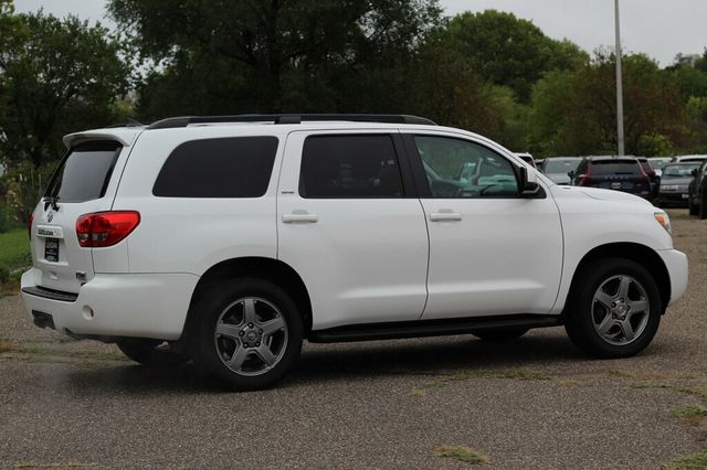 2017 Toyota Sequoia 4WD SR5 5.7L V8 W/ PREMIUM AUDIO/NAVIGATION 20'" WHEELS - 23081114 - 2