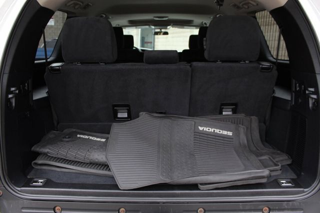 2017 Toyota Sequoia 4WD SR5 5.7L V8 W/ PREMIUM AUDIO/NAVIGATION 20'" WHEELS - 23081114 - 33