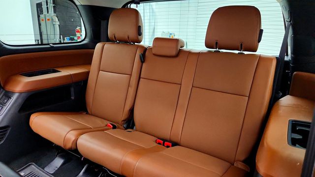 2017 Toyota Sequoia Platinum 4WD - 23020915 - 21
