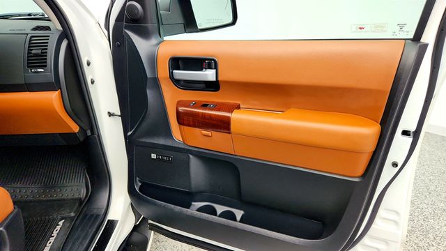 2017 Toyota Sequoia Platinum 4WD - 23020915 - 26