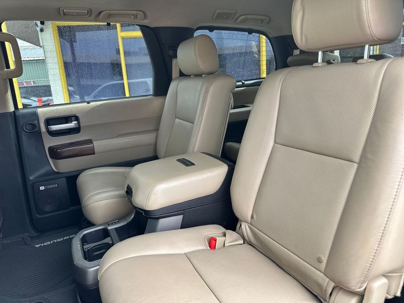 2017 Toyota Sequoia Platinum RWD - 22955963 - 13
