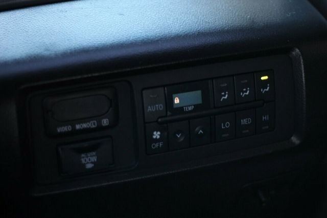 2017 Toyota Sequoia PLATINUM W/ NAVIGATION,DVD, MOONROOF, LEATHER - 22986068 - 10