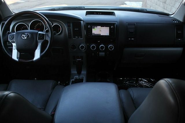 2017 Toyota Sequoia PLATINUM W/ NAVIGATION,DVD, MOONROOF, LEATHER - 22986068 - 15