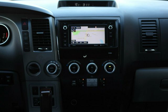 2017 Toyota Sequoia PLATINUM W/ NAVIGATION,DVD, MOONROOF, LEATHER - 22986068 - 16