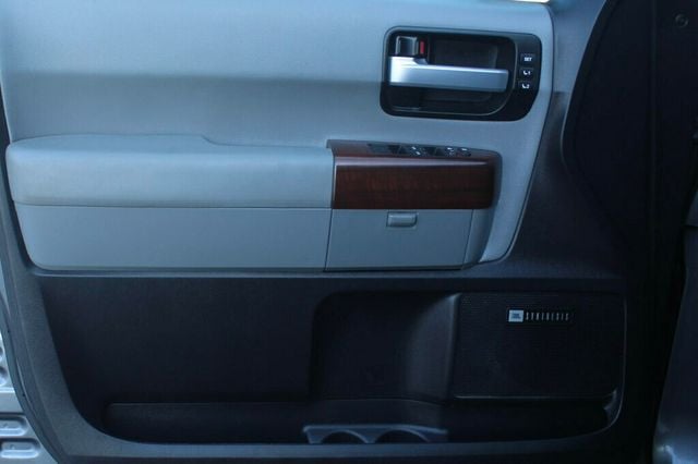 2017 Toyota Sequoia PLATINUM W/ NAVIGATION,DVD, MOONROOF, LEATHER - 22986068 - 22