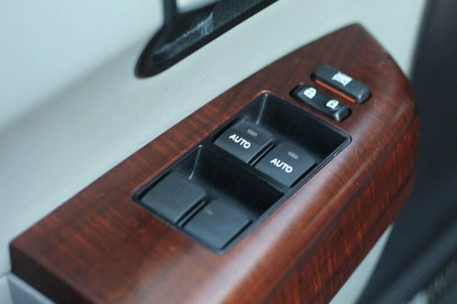 2017 Toyota Sequoia PLATINUM W/ NAVIGATION,DVD, MOONROOF, LEATHER - 22986068 - 23