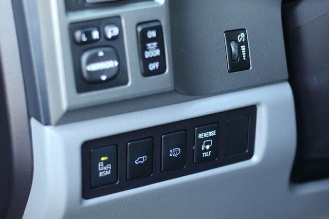 2017 Toyota Sequoia PLATINUM W/ NAVIGATION,DVD, MOONROOF, LEATHER - 22986068 - 24