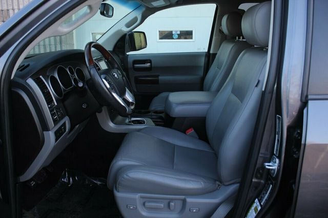 2017 Toyota Sequoia PLATINUM W/ NAVIGATION,DVD, MOONROOF, LEATHER - 22986068 - 25