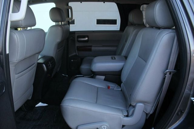 2017 Toyota Sequoia PLATINUM W/ NAVIGATION,DVD, MOONROOF, LEATHER - 22986068 - 29