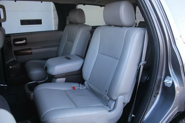 2017 Toyota Sequoia PLATINUM W/ NAVIGATION,DVD, MOONROOF, LEATHER - 22986068 - 30