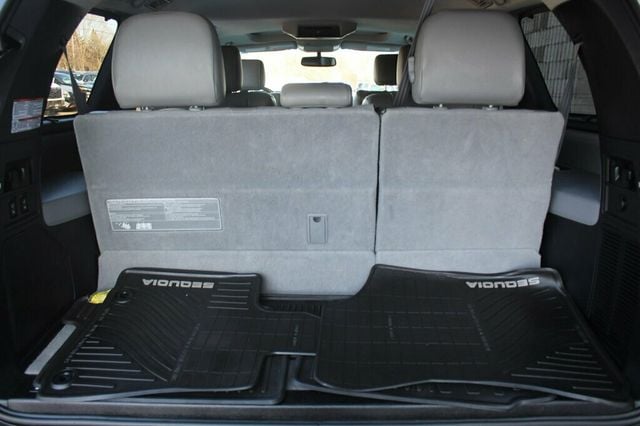 2017 Toyota Sequoia PLATINUM W/ NAVIGATION,DVD, MOONROOF, LEATHER - 22986068 - 37