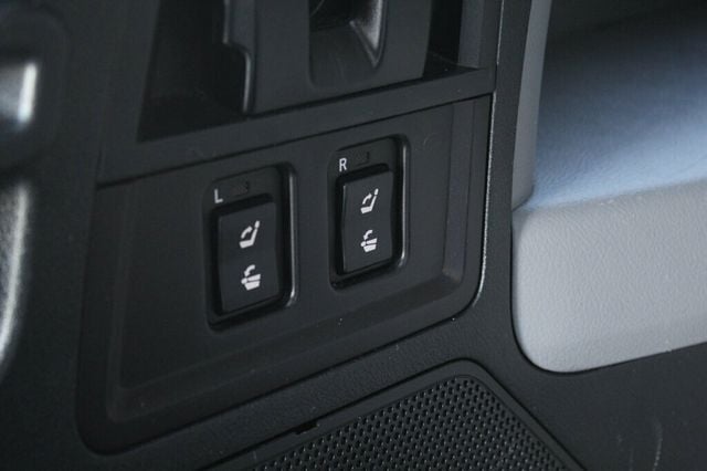 2017 Toyota Sequoia PLATINUM W/ NAVIGATION,DVD, MOONROOF, LEATHER - 22986068 - 38