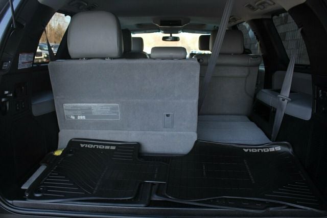 2017 Toyota Sequoia PLATINUM W/ NAVIGATION,DVD, MOONROOF, LEATHER - 22986068 - 39