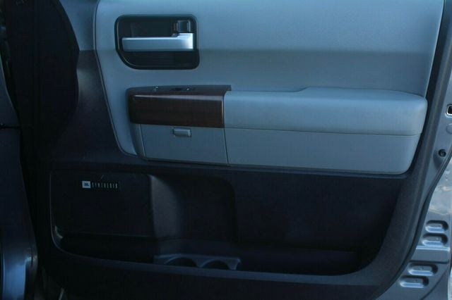 2017 Toyota Sequoia PLATINUM W/ NAVIGATION,DVD, MOONROOF, LEATHER - 22986068 - 5