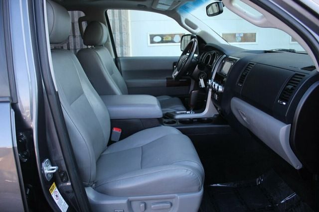 2017 Toyota Sequoia PLATINUM W/ NAVIGATION,DVD, MOONROOF, LEATHER - 22986068 - 6