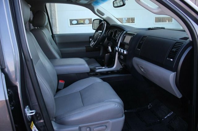 2017 Toyota Sequoia PLATINUM W/ NAVIGATION,DVD, MOONROOF, LEATHER - 22986068 - 7