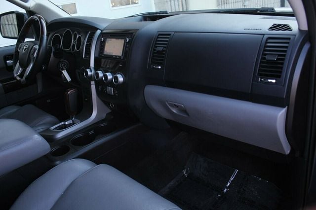 2017 Toyota Sequoia PLATINUM W/ NAVIGATION,DVD, MOONROOF, LEATHER - 22986068 - 8