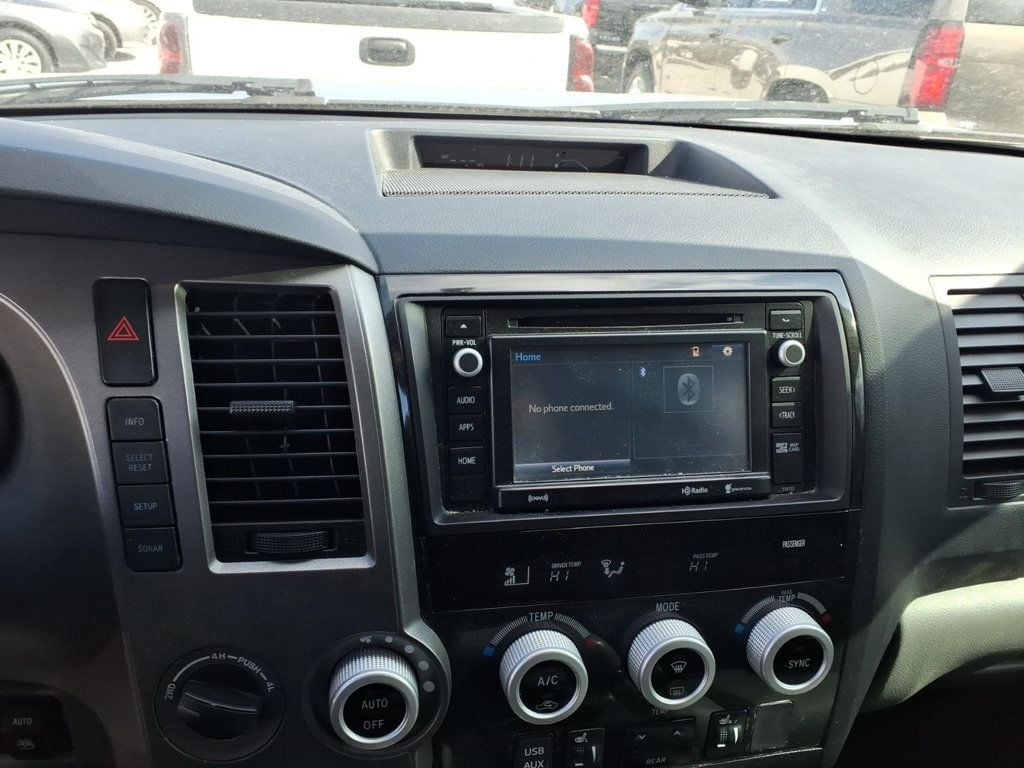 2017 Toyota Sequoia SR5 4WD FFV - 22989948 - 11