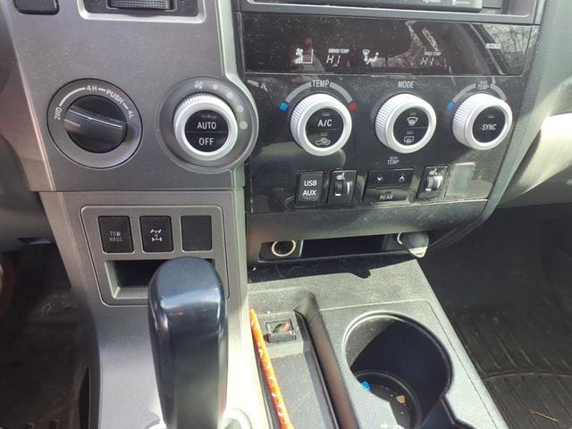 2017 Toyota Sequoia SR5 4WD FFV - 22989948 - 13