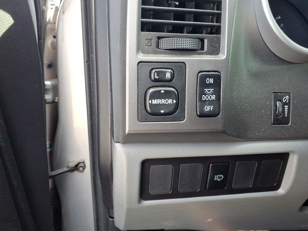 2017 Toyota Sequoia SR5 4WD FFV - 22989948 - 14