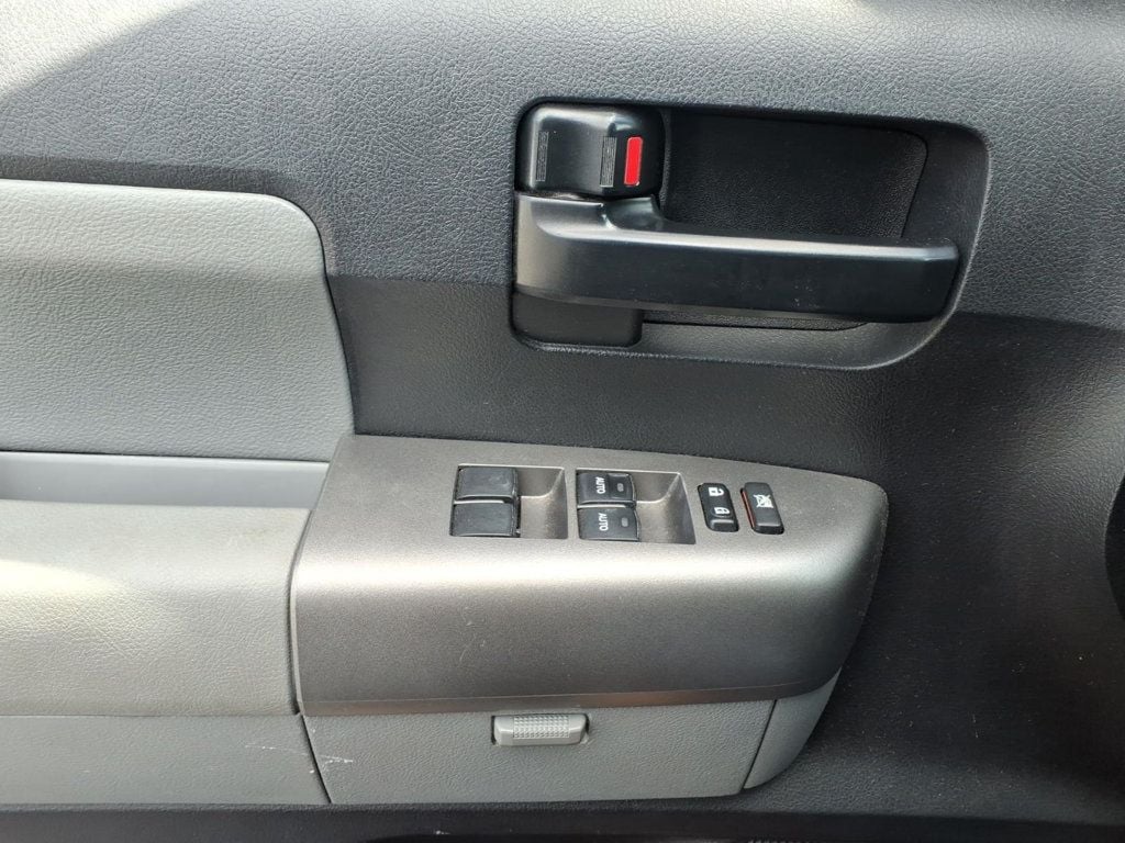 2017 Toyota Sequoia SR5 4WD FFV - 22989948 - 15