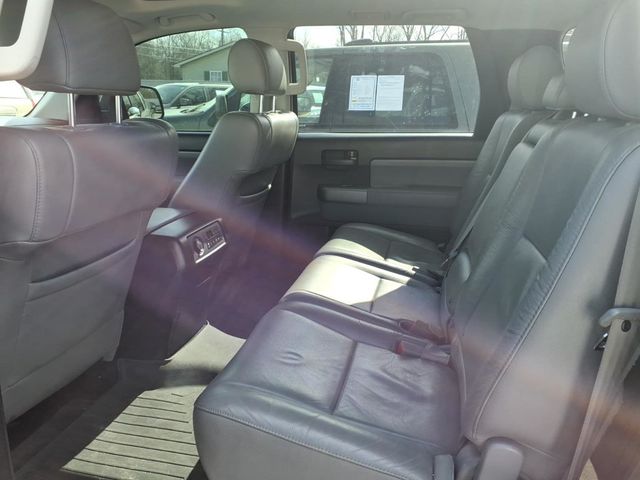 2017 Toyota Sequoia SR5 4WD FFV - 22989948 - 16