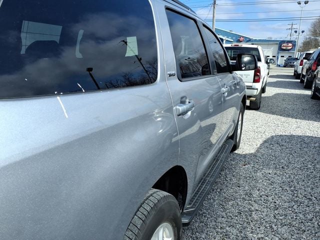 2017 Toyota Sequoia SR5 4WD FFV - 22989948 - 18