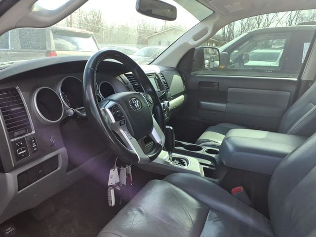 2017 Toyota Sequoia SR5 4WD FFV - 22989948 - 6