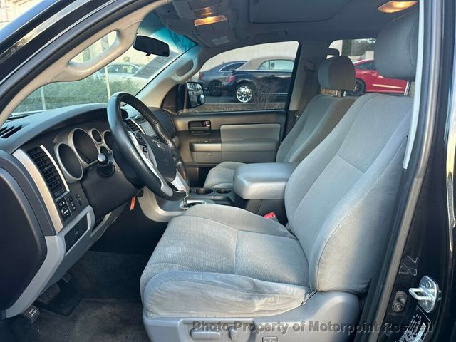 2017 Toyota Sequoia SR5 RWD - 22971286 - 5