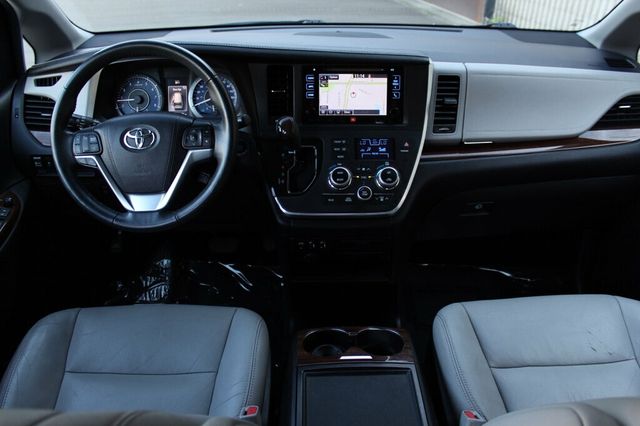 2017 Toyota Sienna AWD LIMITED ONE OWNER  - 23020948 - 11
